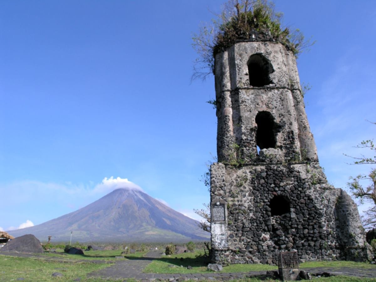 Cagsawa Church Ruins