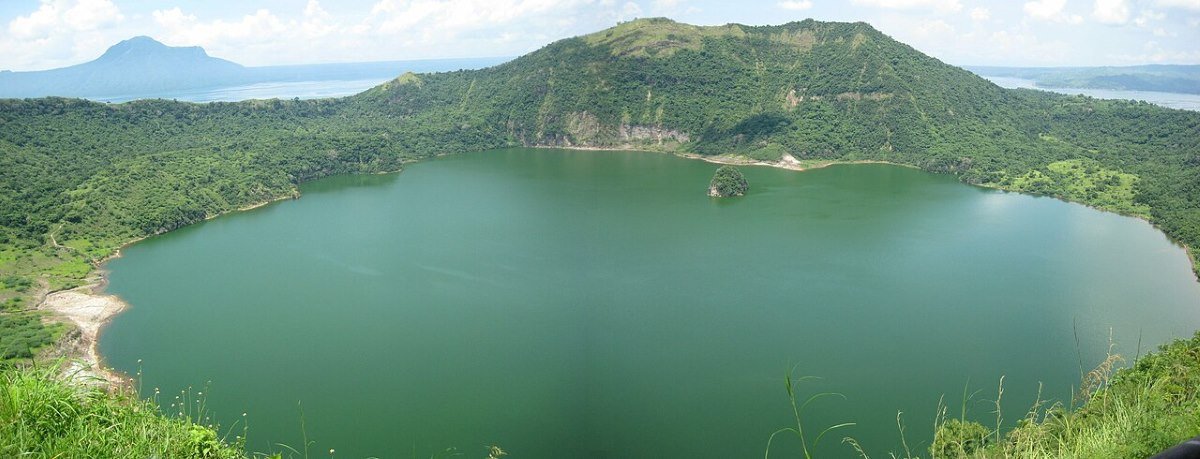 Taal Main Crater 2009