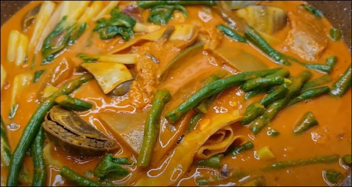 Beef Kare Kare Dish